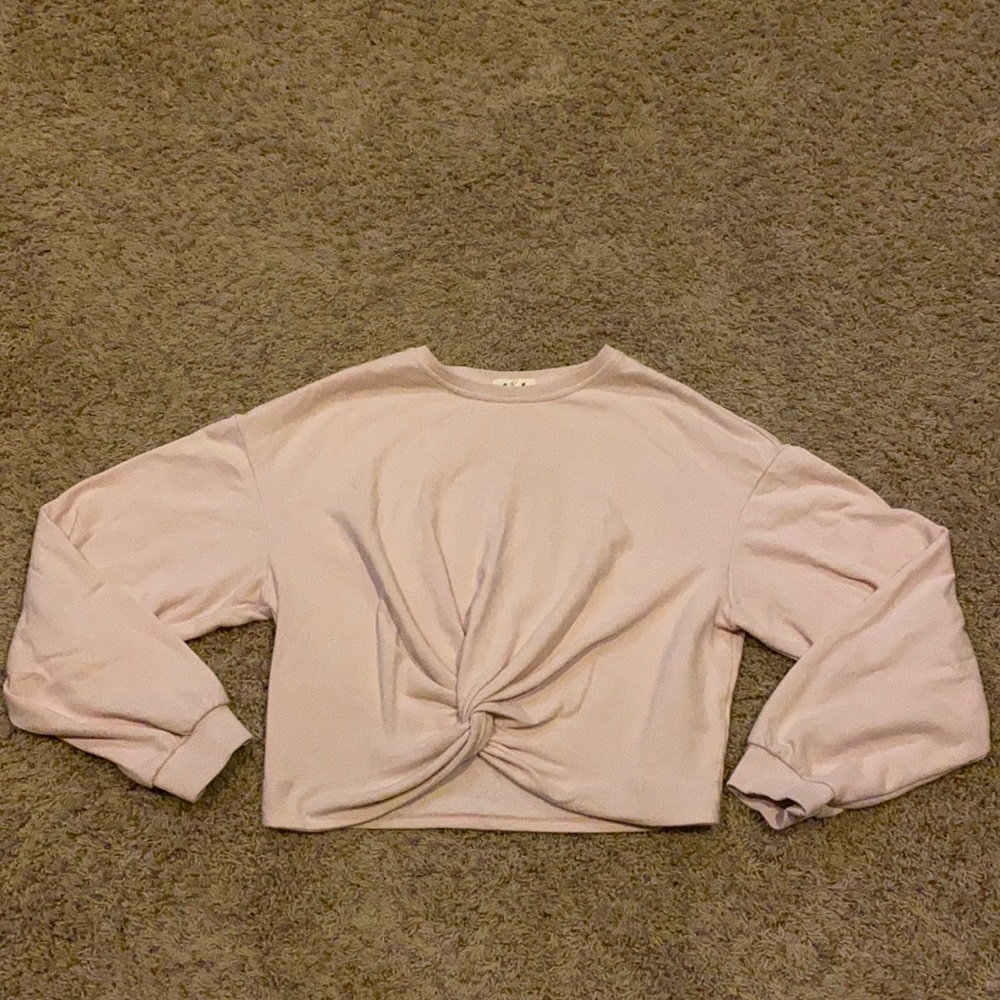 Cropped light pink sweatshirt with decorative knot